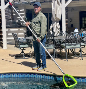 swimming pool service maintenance cleaning